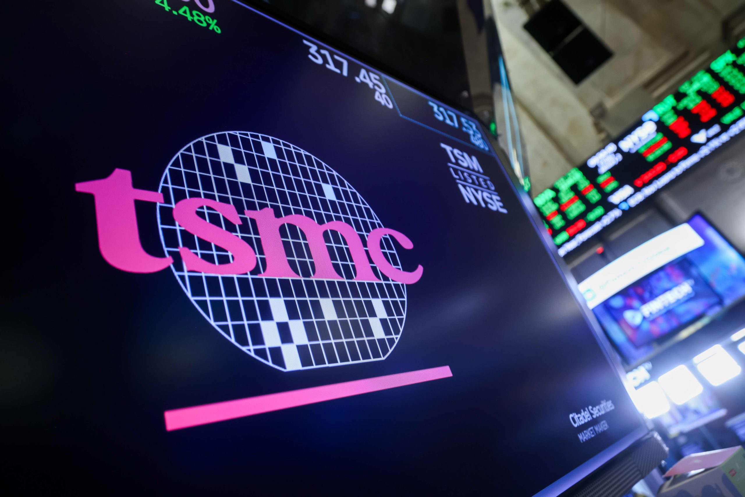 TSMC Poised for Record Earnings Amid AI Infrastructure Boom