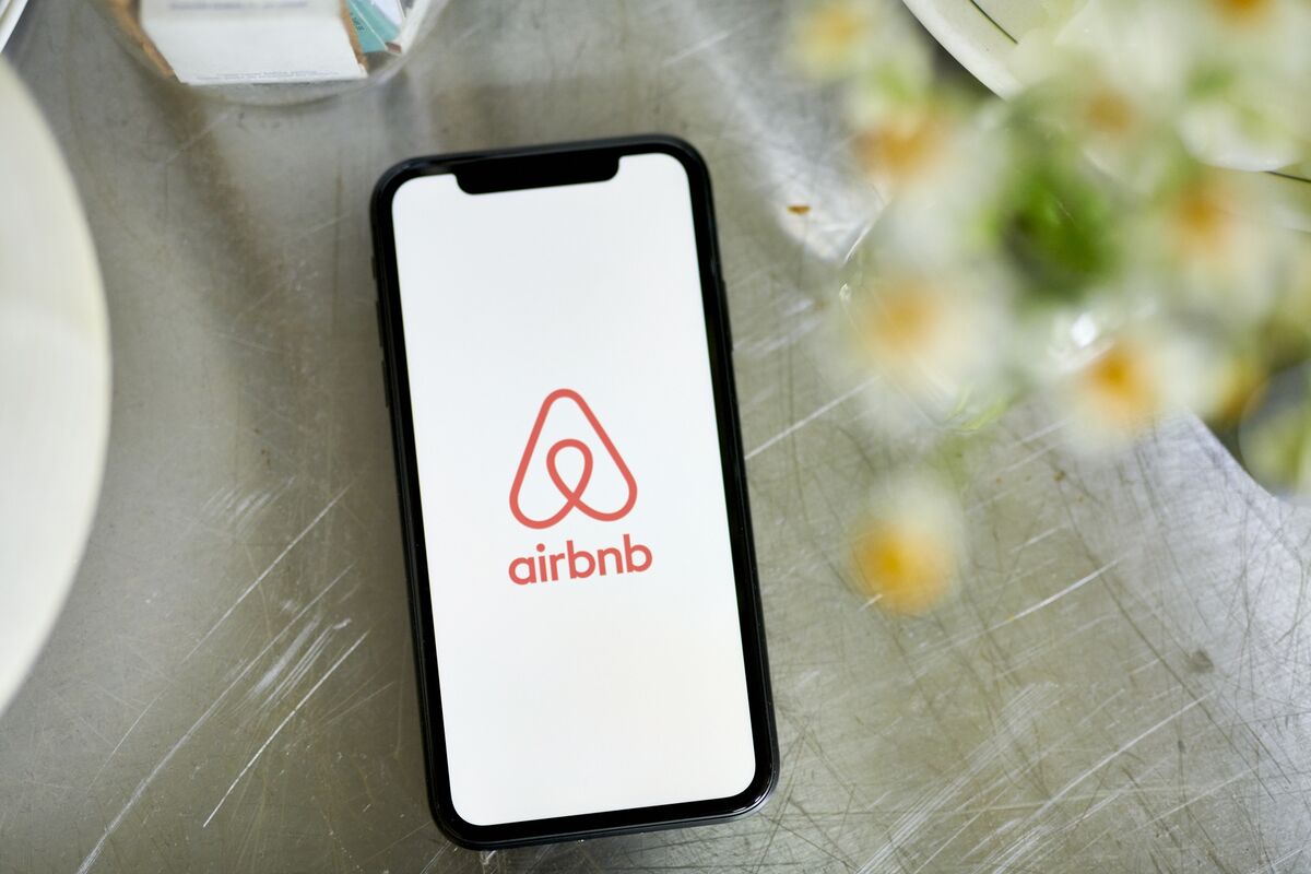 Airbnb Beats Q2 Estimates and Lifts 2026 Revenue Forecast on Strong Demand
