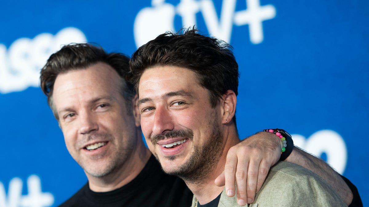 Jason Sudeikis Joins Mumford & Sons to Sing Ted Lasso Theme at MSG