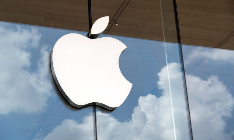 Apple Cuts Siri and Vision Pro Jobs to Focus on AI