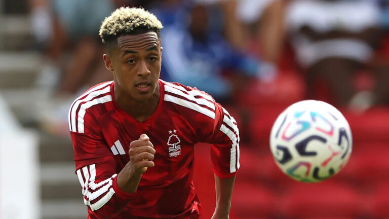 Omari Hutchinson Set for AC Milan Medical Ahead of Loan Move