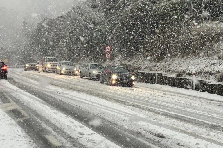 New Zealand Polar Blast Brings Snow and Road Closures to South Island