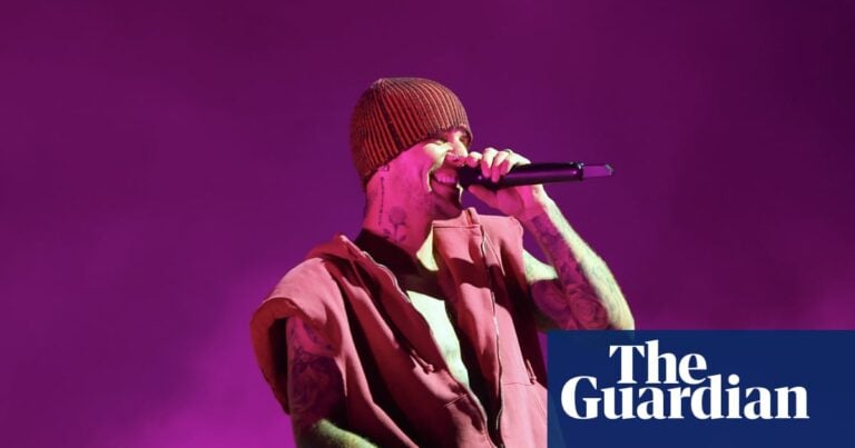 Justin Bieber Performs Surprise Acoustic Set at MacArthur Park