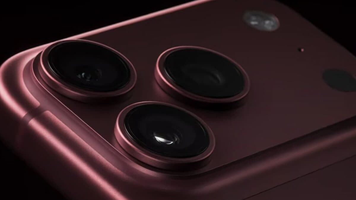 Apple Unveils iPhone 18 Pro With Physical Variable Aperture Camera