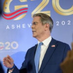 US 30-Year Bond Yields Hit 2004 High Amid Global Sell-Off