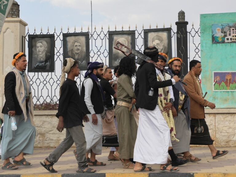 Yemeni forces claim strategic district amid intensified Houthi clashes