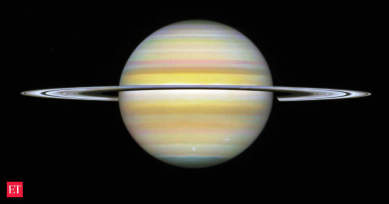 Hubble Telescope Discovers Massive Decagon Wave at Saturn's South Pole