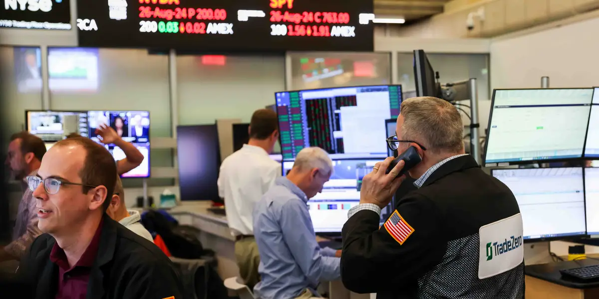 US Stocks Slip as 10-Year Treasury Yield Hits 5% and Oil Tops $106