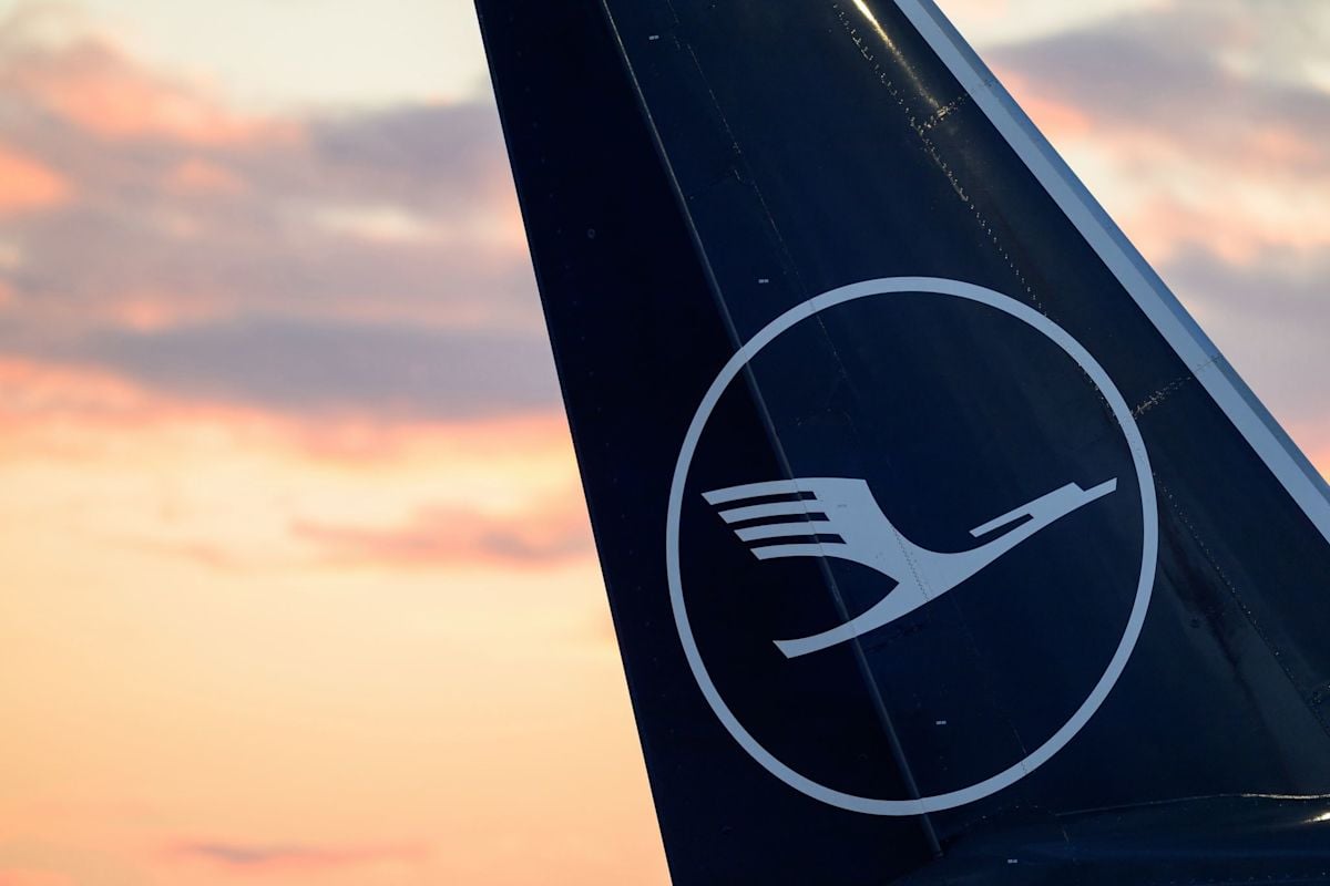 Lufthansa Boeing 747 Diverts to Manchester After Burning Odor Reported