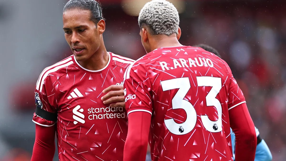 Virgil van Dijk Praises Ronald Araujo for Rapid Adaptation as Right-Back