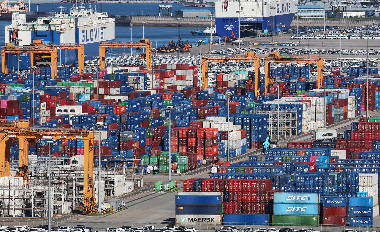 South Korean Manufacturing Sentiment Rises on Chip and Cosmetic Exports