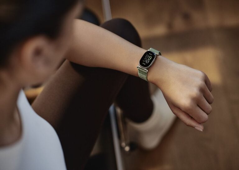 Google Launches $180 Fitbit Edge Fitness Tracker with Replaceable Battery