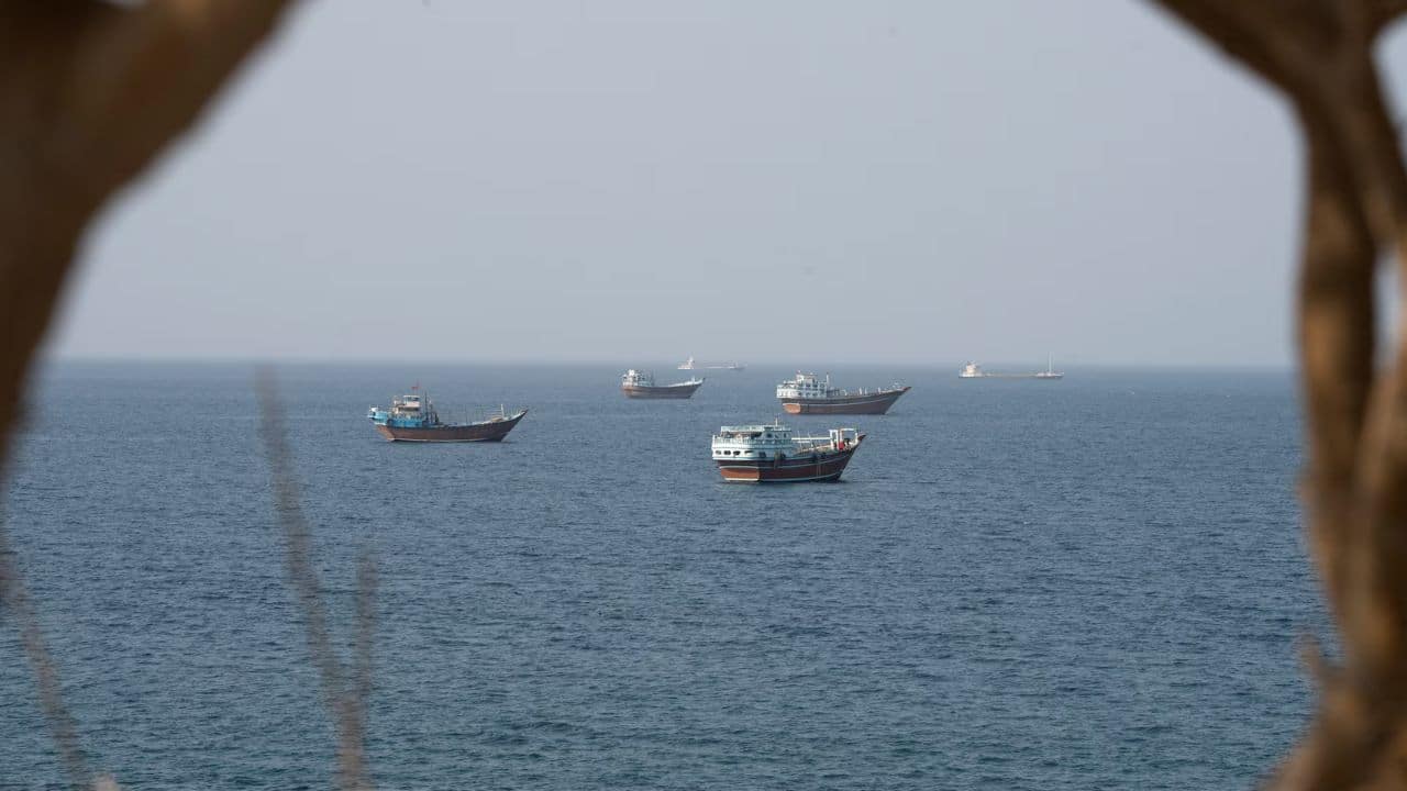 Iranian Fishermen Collect Floating iPhones, Perfumes After Ship Sinking in Strait