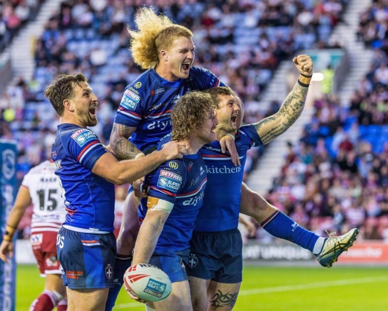 Wakefield Trinity Beat Warrington Wolves to Win First Super League Title