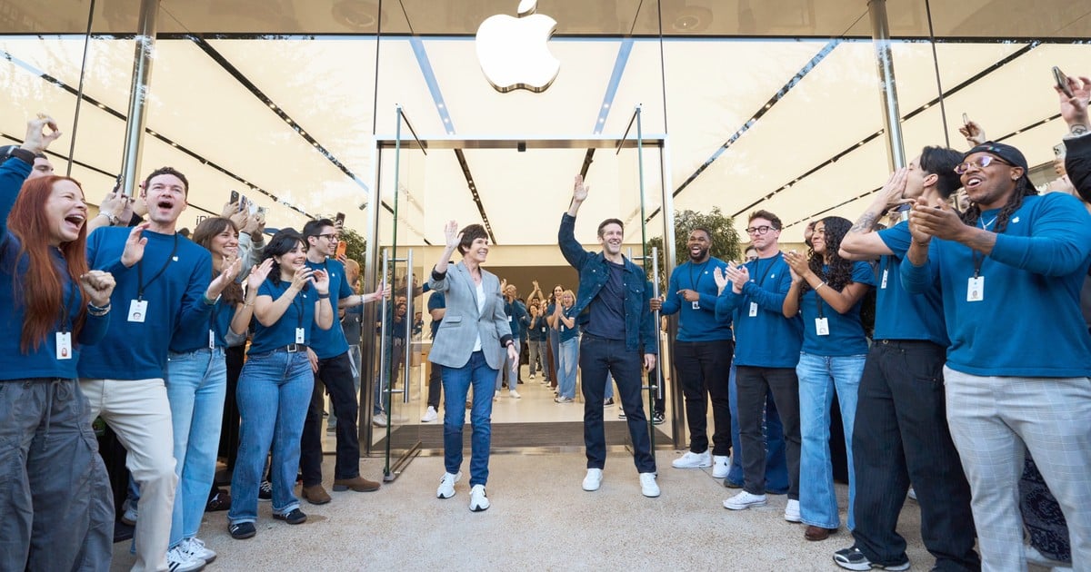 Apple iPhone Duo Price Premiums Evaporate in China