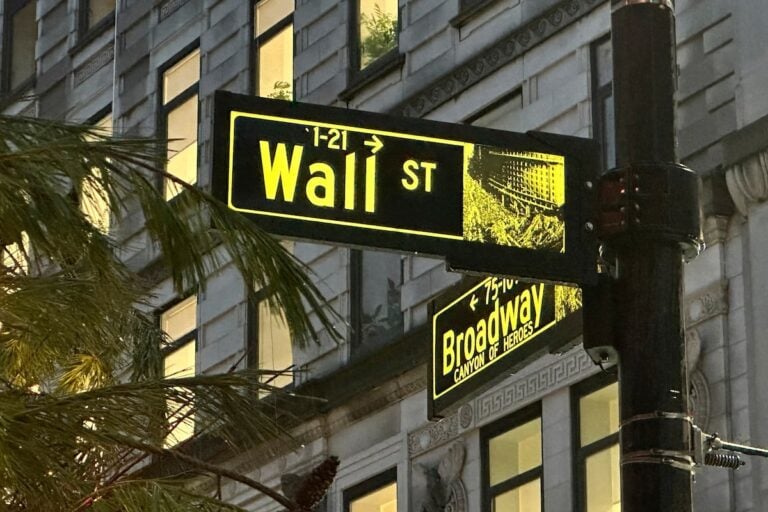 U.S. Treasury yields fall as investors seek safe haven amid AI stock turbulence