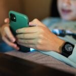 Study Links Early Smartphone Use to Eating Disorders in Teens