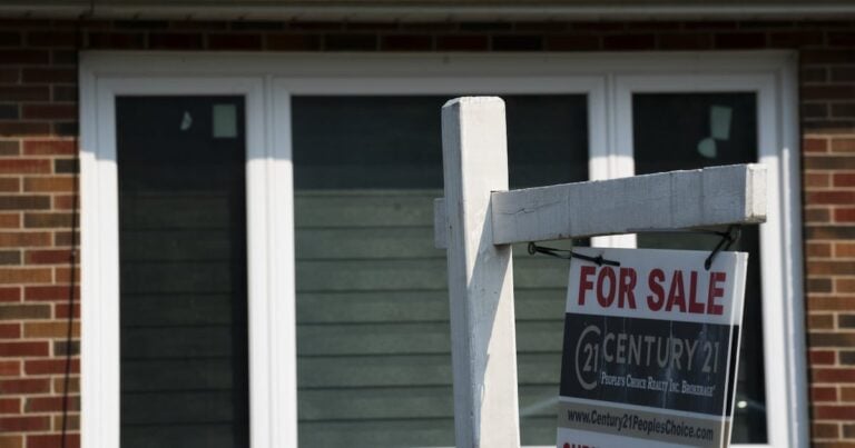 A real estate sign is shown in Vaughan, Ont. on Thursday Sept. 12, 2024. THE CANADIAN PRESS/Paige Taylor White