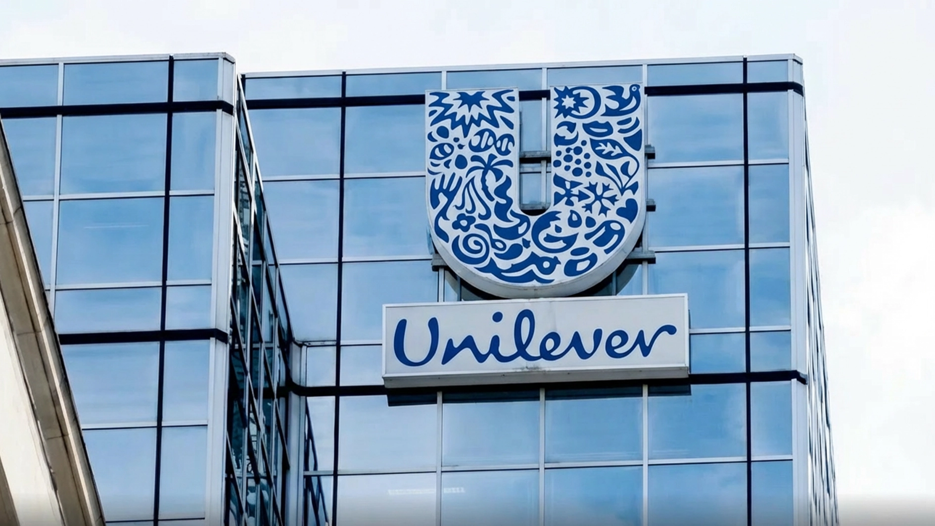 Unilever Nigeria Awards Scholarships to Children of Non-Management Staff