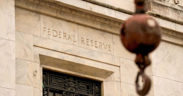 Federal Reserve Holds Interest Rates Steady Despite Internal Dissent