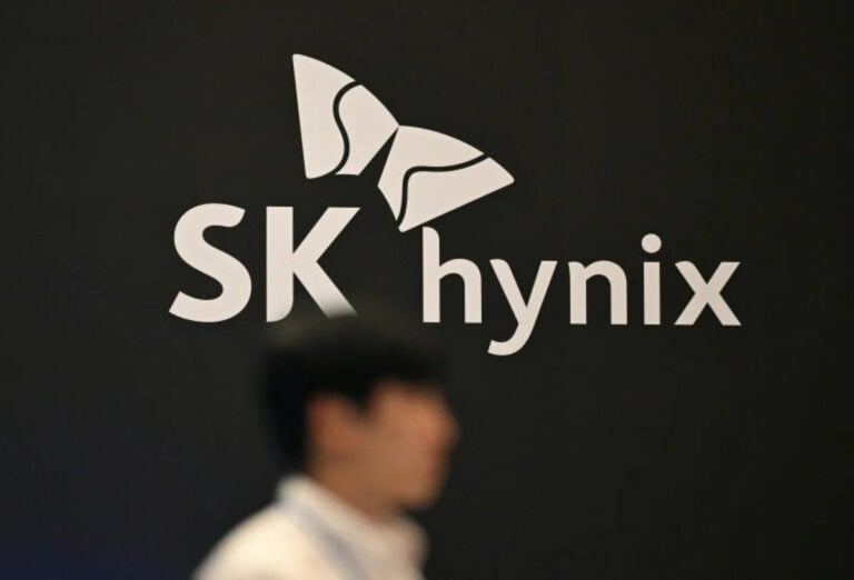 Asian Stocks Plunge in Tech Sell-Off Led by South Korea and Japan