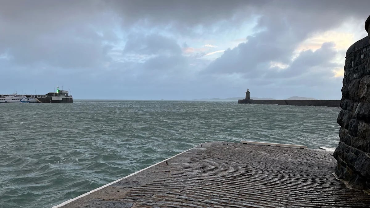 Aurigny passengers frustrated by communication breakdowns during Storm Austen disruptions