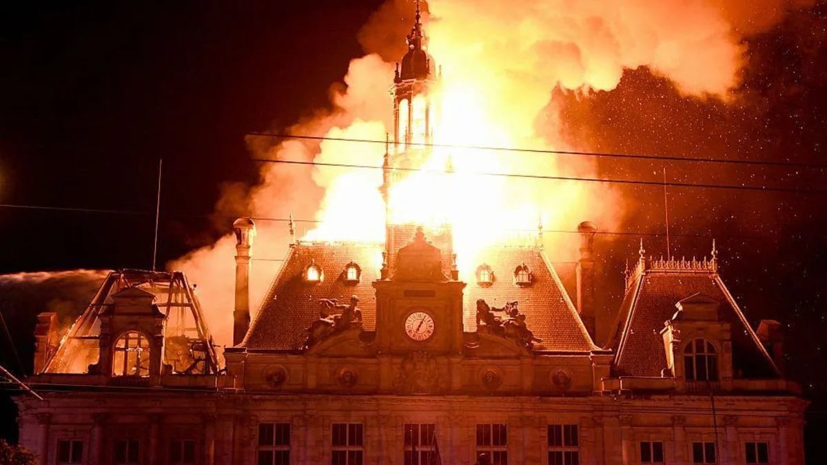 Macron Calls for Calm After France Riots Over Living Costs, Public Services